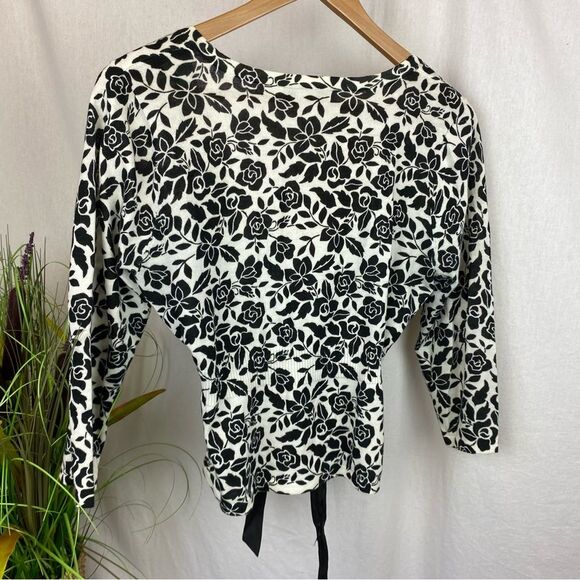Floral Knit Cropped Black & White Waist Belt Sweater Top By WHBM Size M - Picture 4 of 7